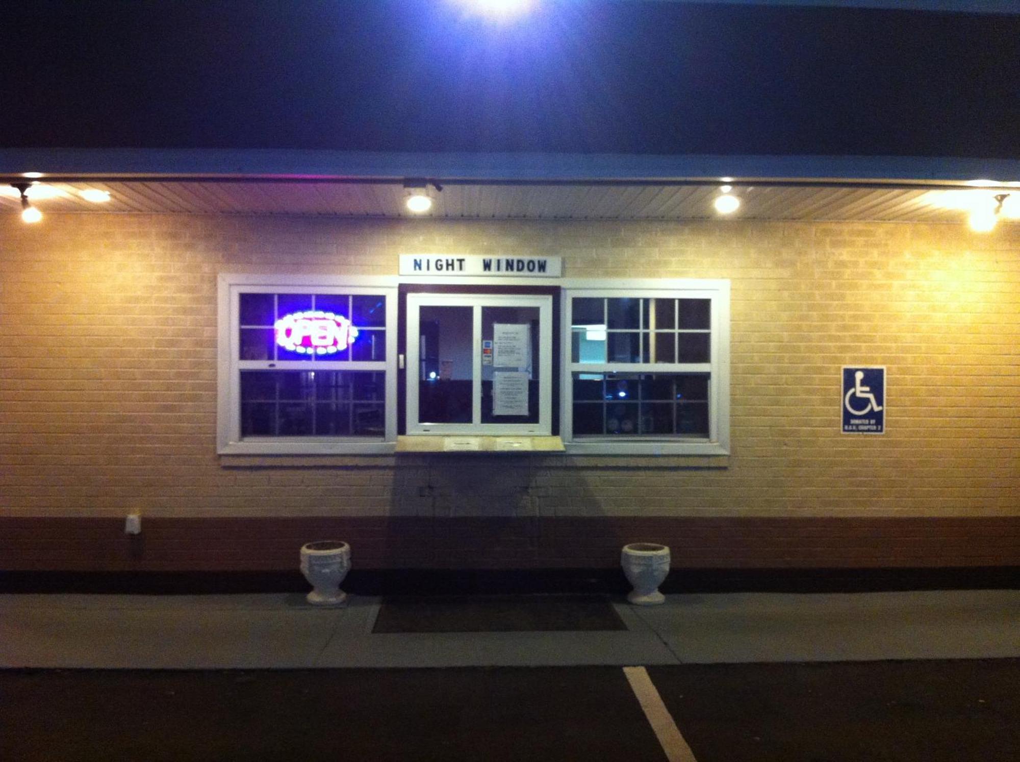 Newport News Inn מראה חיצוני תמונה